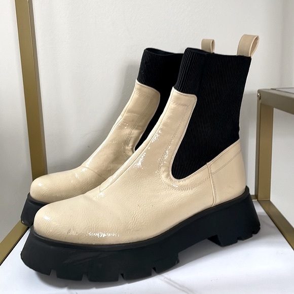 Circus by Sam Edelman Lug Sole Chelsea Boot - Picture 2 of 9